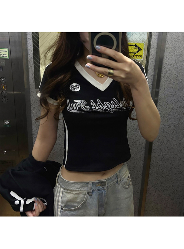Vネックユニフォーム風ロゴプリントトップス