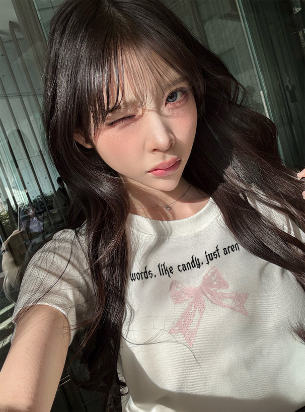 リボンロゴプリントTシャツ