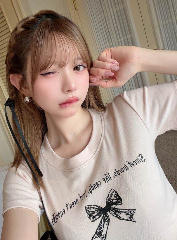 リボンロゴプリントTシャツ