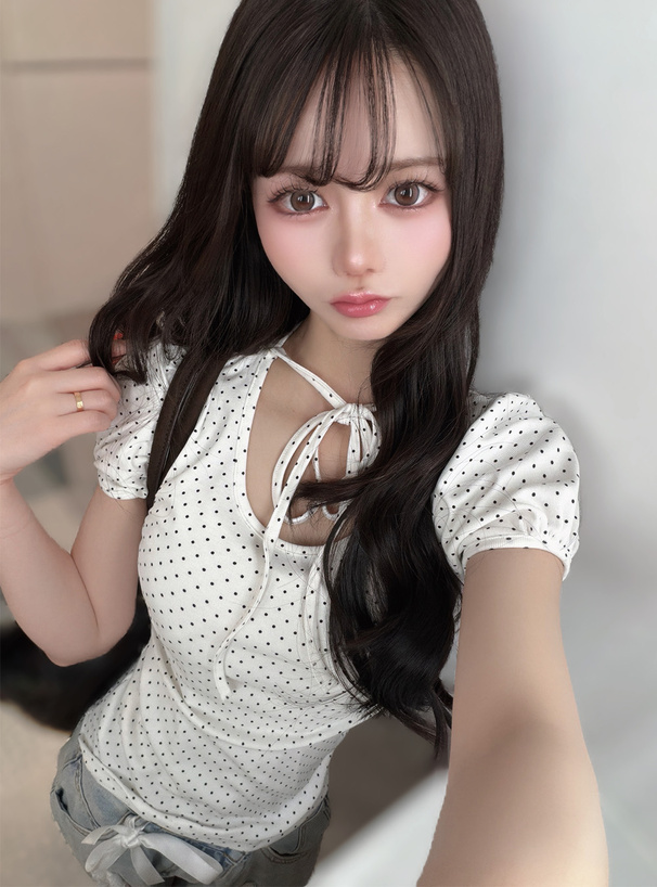 ILLIT アイリット BEB ドット柄ネックリボントップス