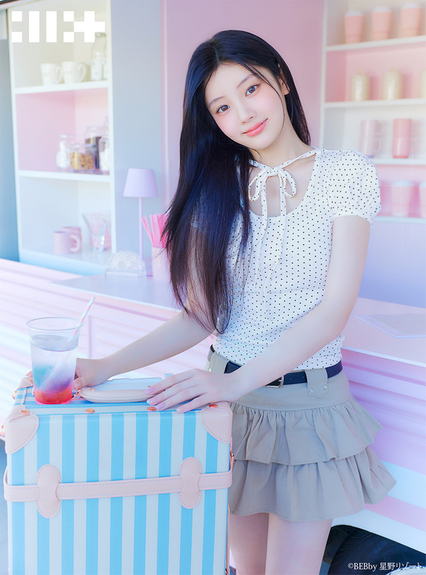 ILLIT アイリット BEB ドット柄ネックリボントップス