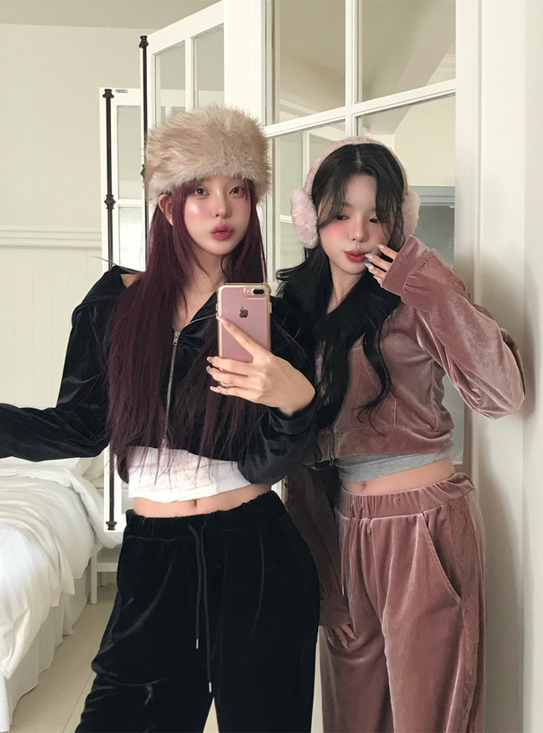 ベロアレースパーカー×ワイドパンツセットアップ