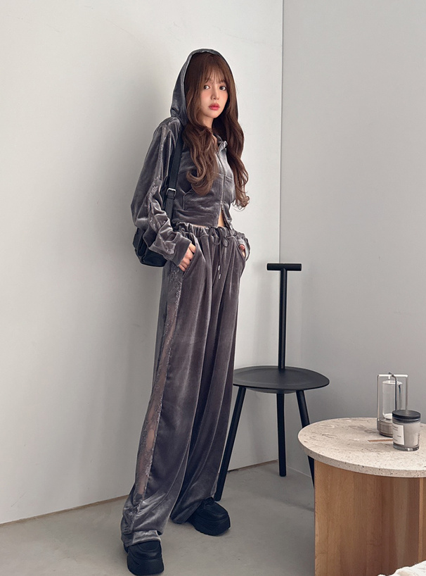 ベロアレースパーカー×ワイドパンツセットアップ