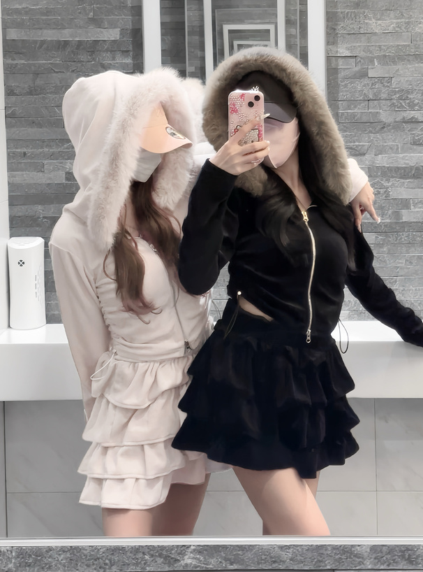 ファーフードダブルジップパーカー×フリルティアードミニスカート