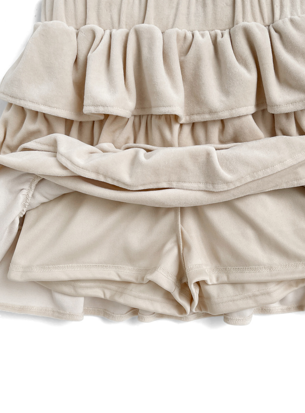 ファーフードダブルジップパーカー×フリルティアードミニスカートベロアセットアップ