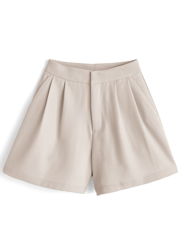 タックショートパンツ