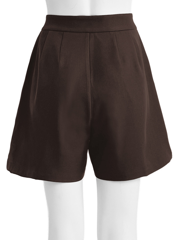 タックショートパンツ