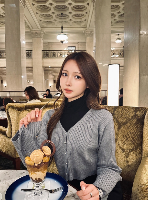 ゴールドボタンフレアスリーブニットカーディガン