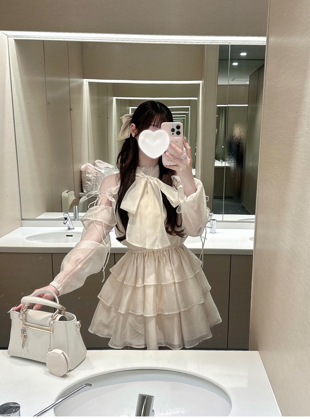 シアーショルダーオープンアメスリティアードミニワンピース