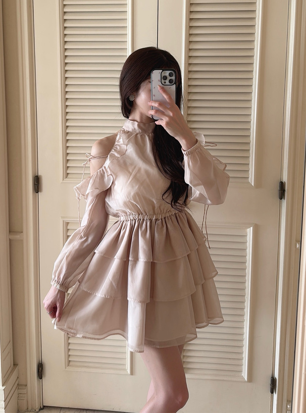 シアーショルダーオープンアメスリティアードミニワンピース