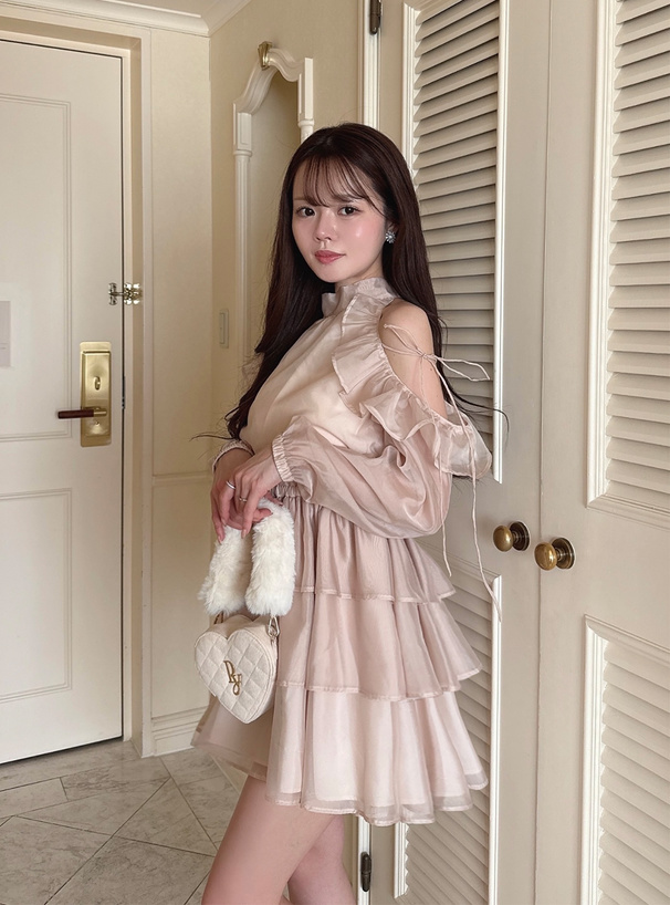 シアーショルダーオープンアメスリティアードミニワンピース