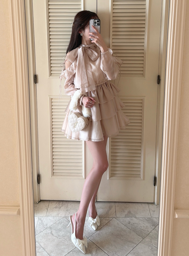 シアーショルダーオープンアメスリティアードミニワンピース