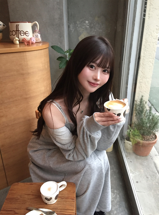 ショート丈パーカー×キャミソールワンピーススウェットセットアップ