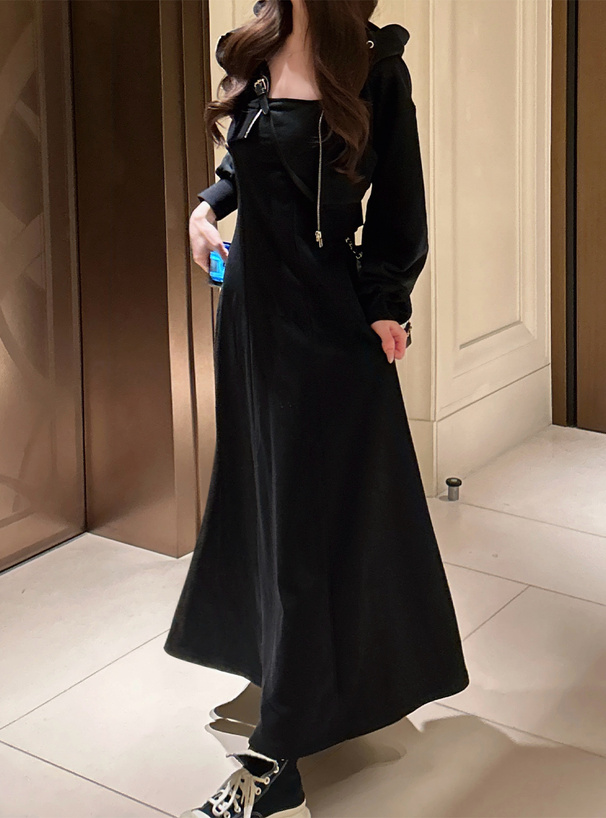 ショート丈パーカー×キャミソールワンピーススウェットセットアップ