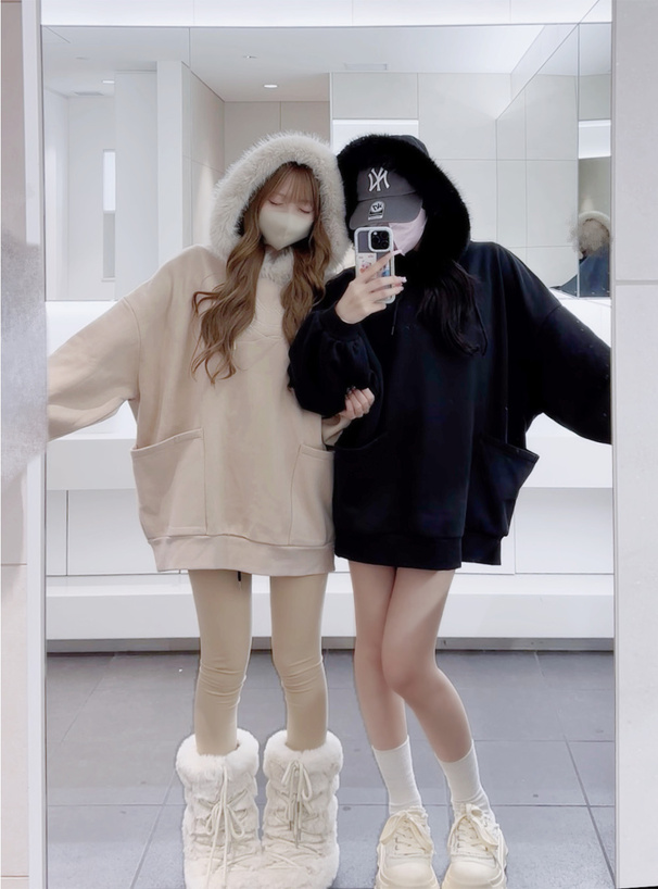 ファーフードロゴ刺繍スウェットトップス