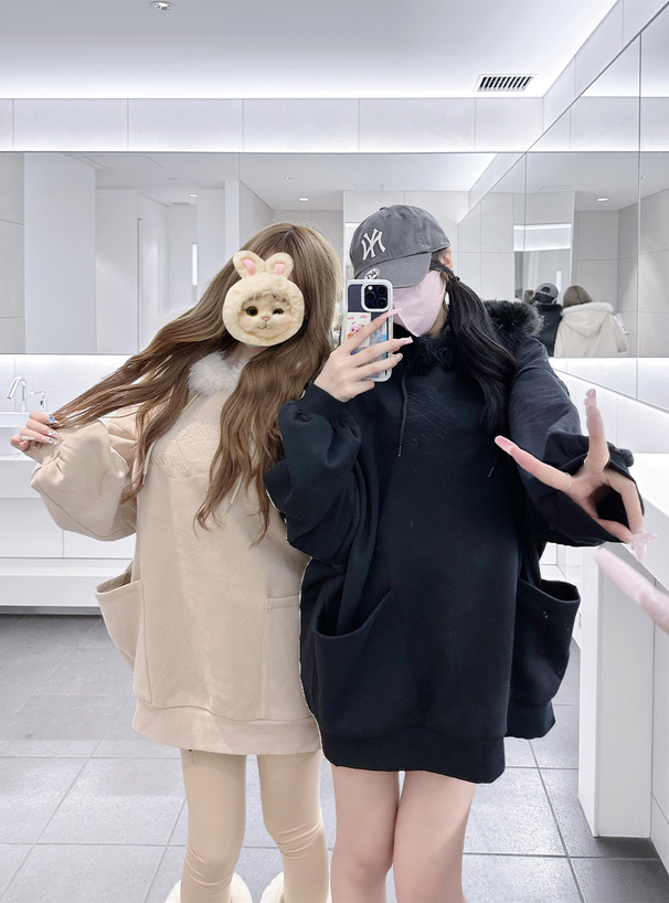 ファーフードロゴ刺繍スウェットトップス