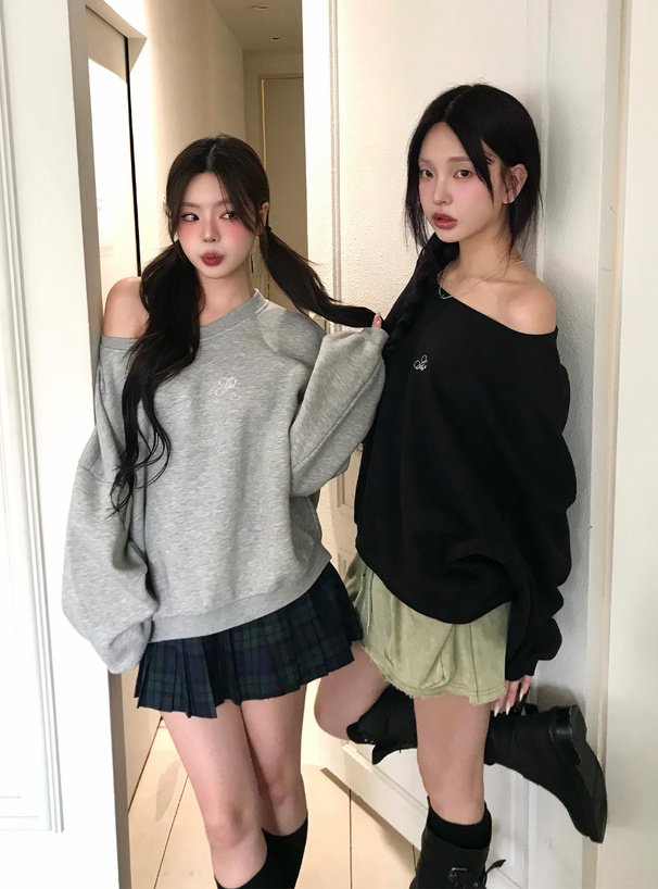 ロゴ刺繍ラインストーンオフショルダースウェットトップス