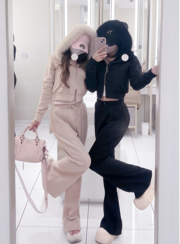 ファーフードパーカー×フレアパンツスウェットセットアップ