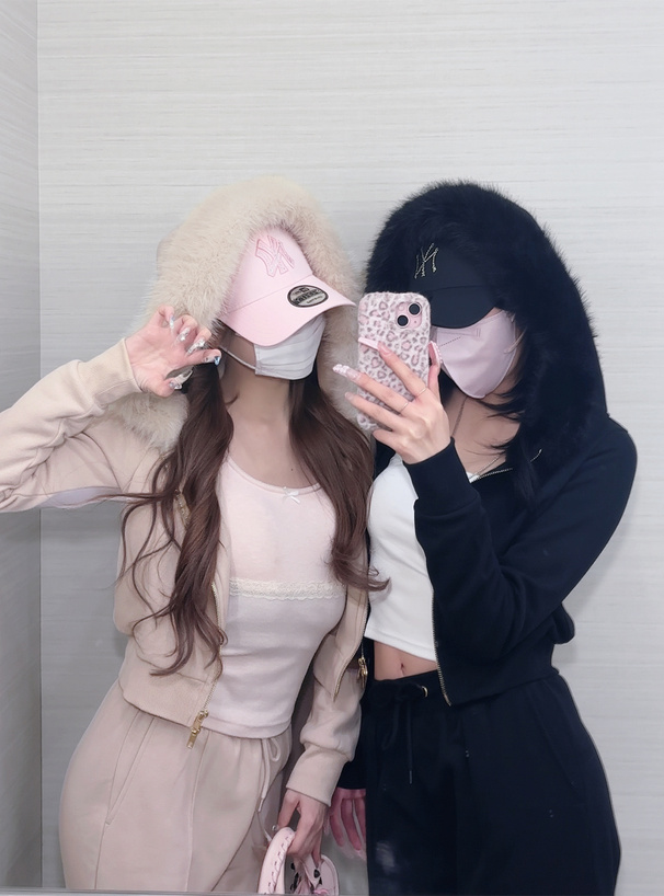 ファーフードパーカー×フレアパンツスウェットセットアップ