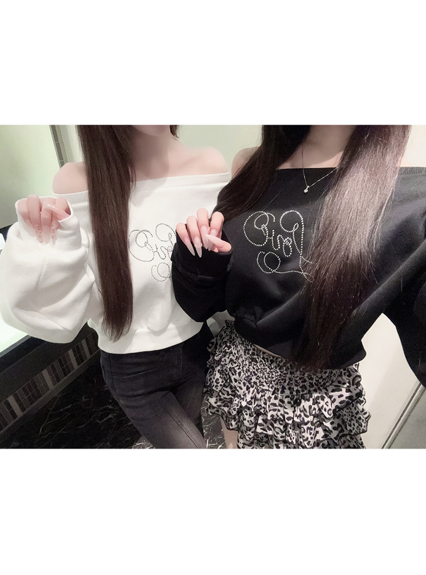 ラインストーンロゴオフショルダースウェットトップス