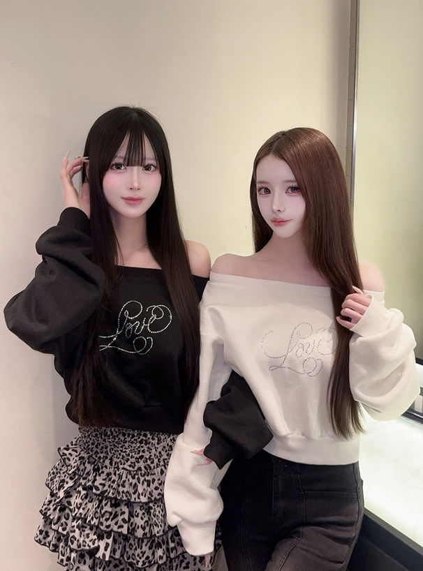 ラインストーンロゴオフショルダースウェットトップス