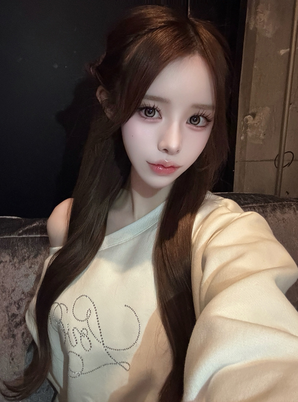 ラインストーンロゴオフショルダースウェットトップス