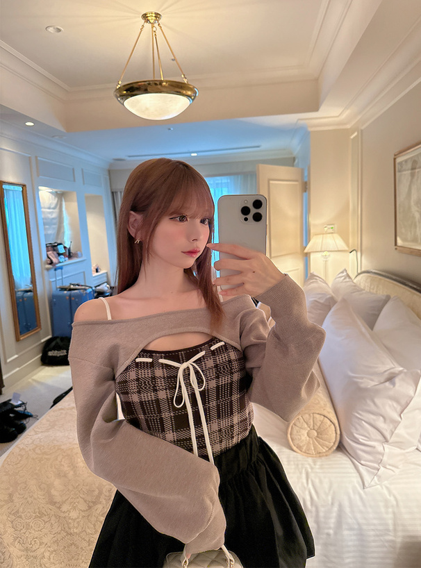 オフショルダーリボンチェックニットトップス