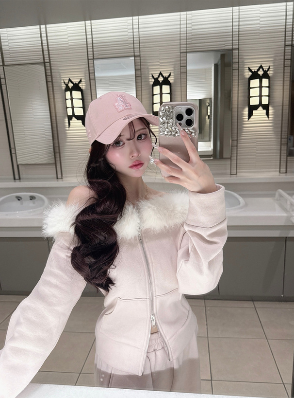 ファーオフショルダーパーカー×ワイドパンツスウェットセットアップ