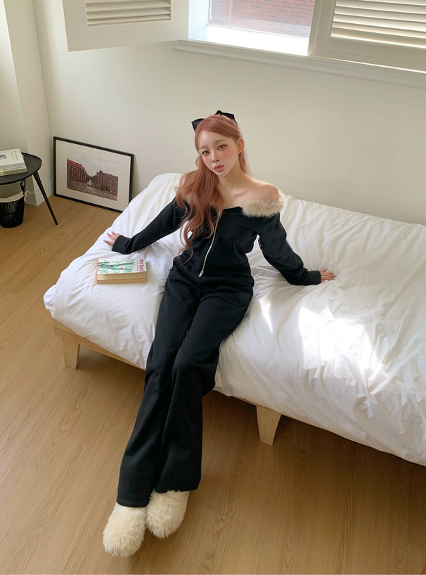 ファーオフショルダーパーカー×ワイドパンツスウェットセットアップ