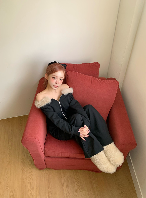 ファーオフショルダーパーカー×ワイドパンツスウェットセットアップ