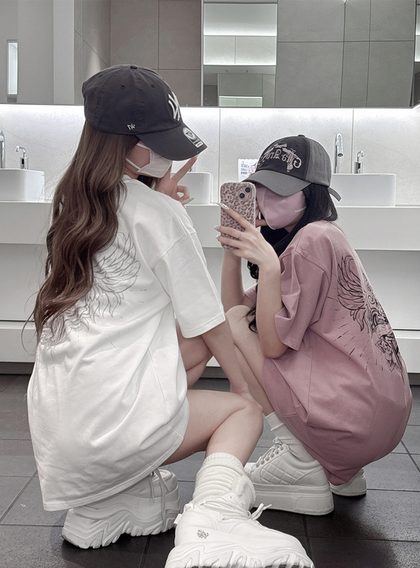 グラフィックプリントTシャツ