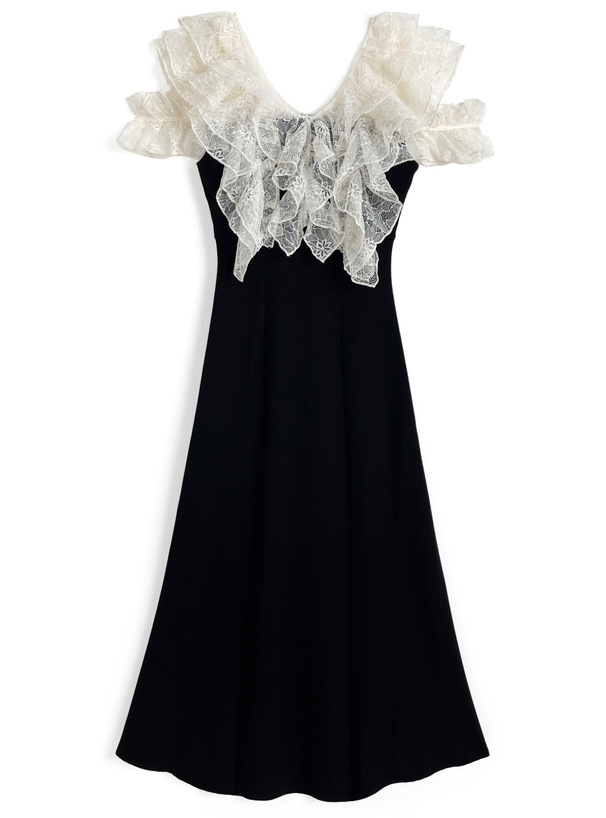 レースフリルノースリーブニットワンピース