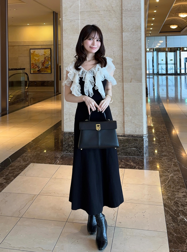 レースフリルノースリーブニットワンピース