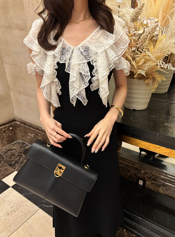 レースフリルノースリーブニットワンピース