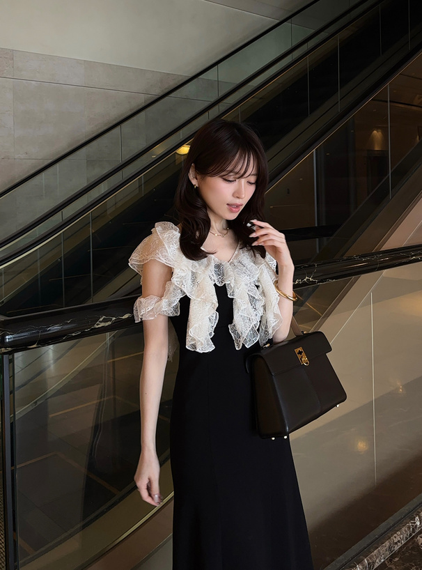 レースフリルノースリーブニットワンピース