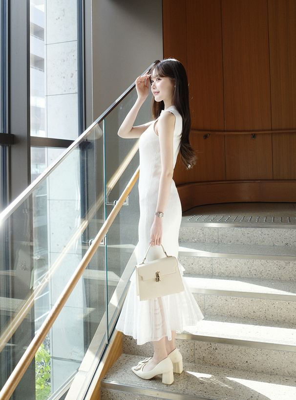 シアーチェック柄ドッキングノースリーブニットワンピース