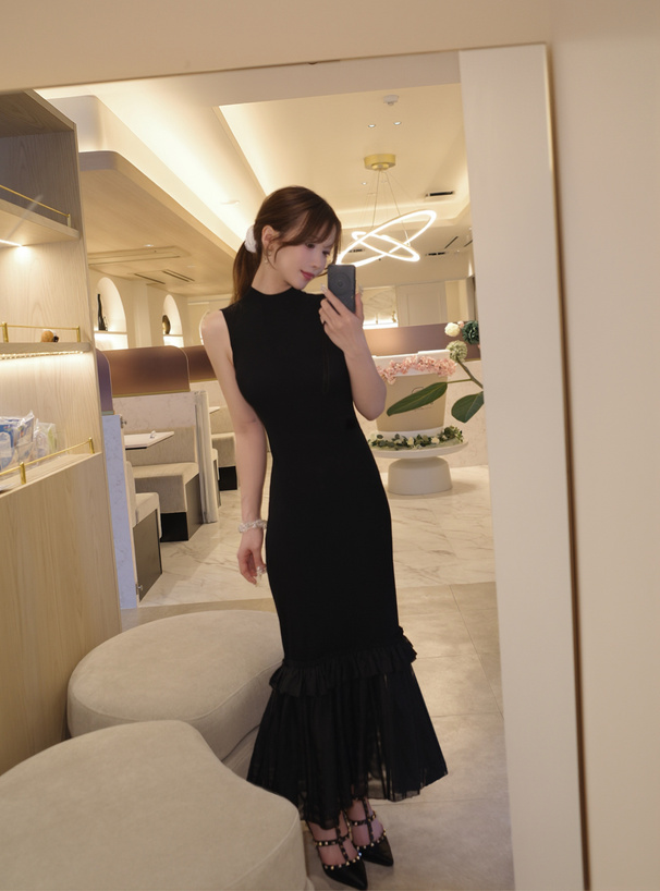 シアーチェック柄ドッキングノースリーブニットワンピース