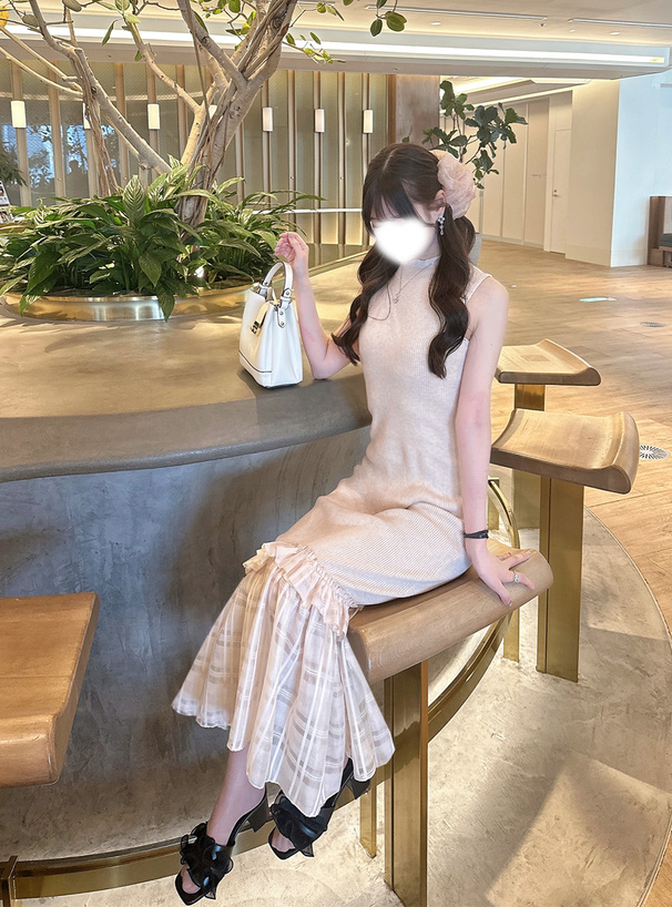 シアーチェック柄ドッキングノースリーブニットワンピース