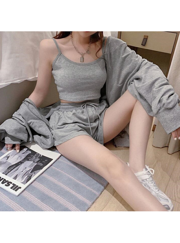 キャミソール×ダブルジップパーカー×ショートパンツスウェットセットアップ