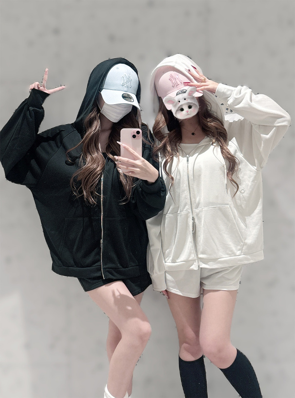 キャミソール×ダブルジップパーカー×ショートパンツスウェットセットアップ