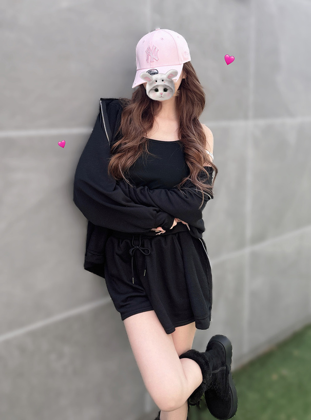 キャミソール×ダブルジップパーカー×ショートパンツスウェットセットアップ