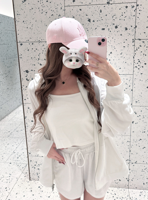 キャミソール×ダブルジップパーカー×ショートパンツスウェットセットアップ