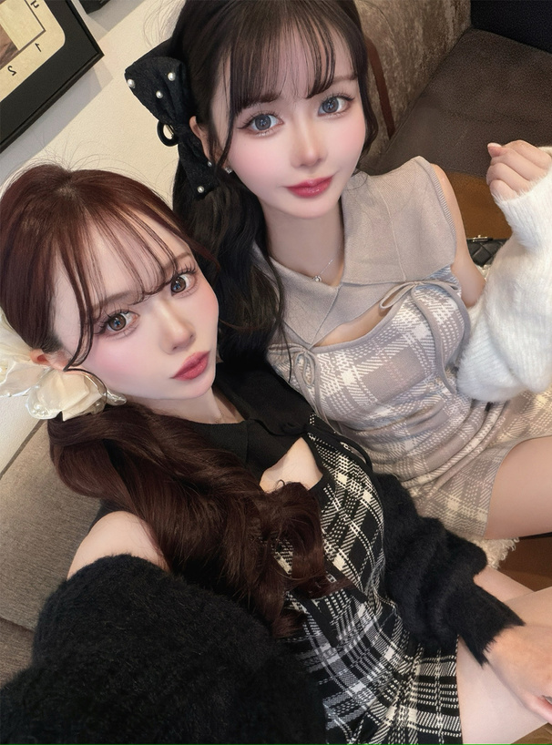 チェック柄フロントオープンリボンノースリーブニットミニワンピース