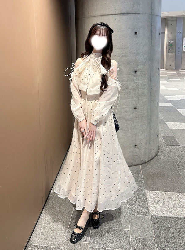 ドット柄ショルダーオープンアメスリロングワンピース