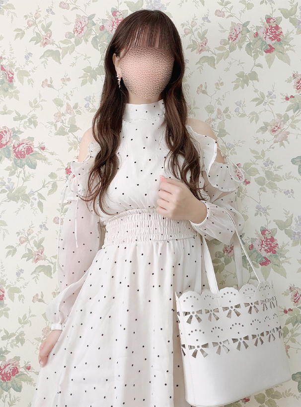 ドット柄ショルダーオープンアメスリロングワンピース