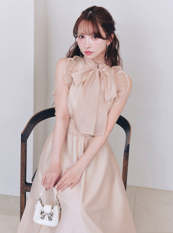 三上悠亜 シアーアメスリロングワンピース