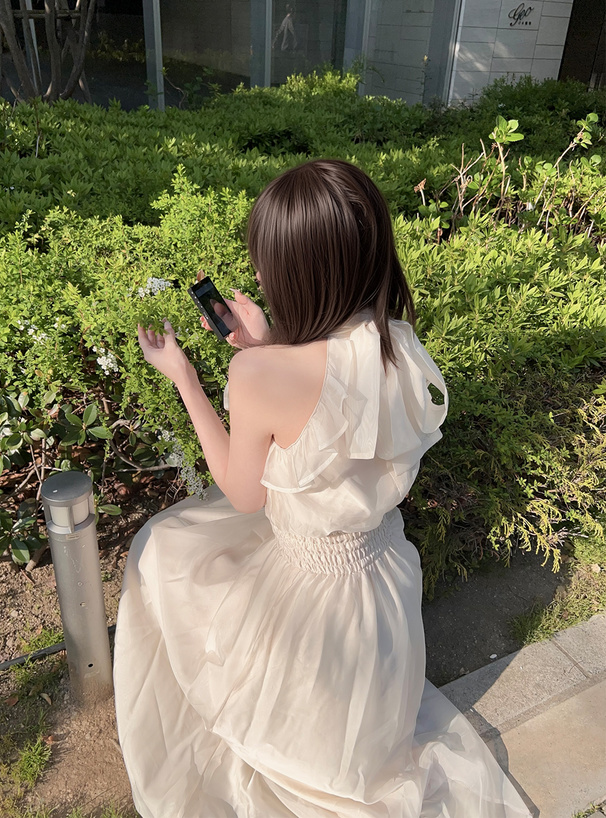 三上悠亜 シアーアメスリロングワンピース