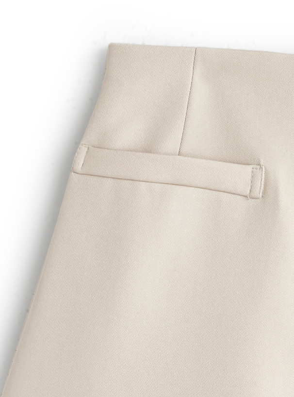 ハイウエストショートパンツ