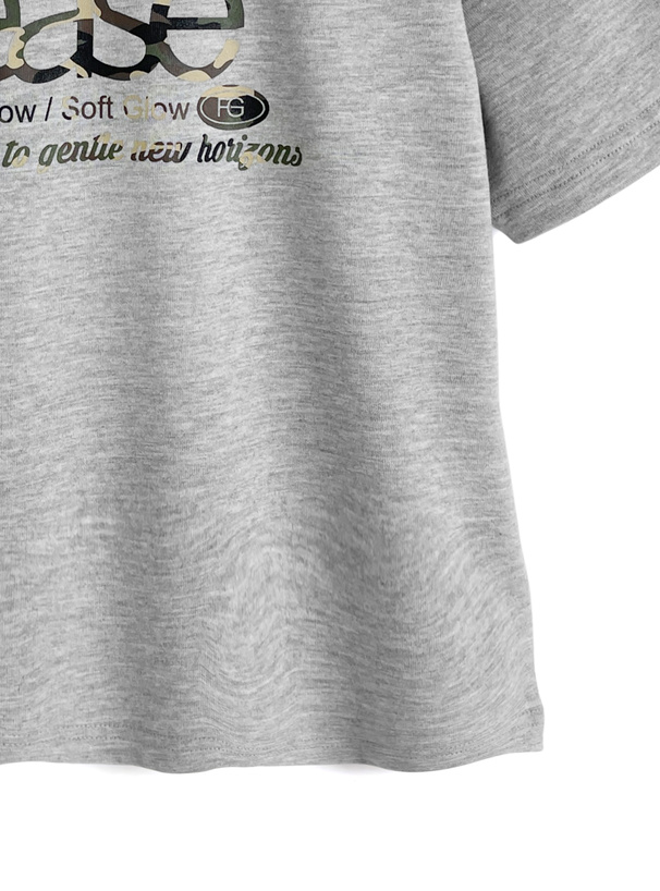 カモフラージュ柄ロゴプリントTシャツ