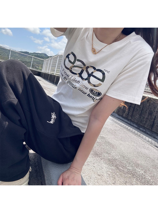 カモフラージュ柄ロゴプリントTシャツ